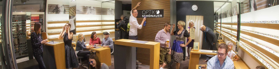 Firmenbild vom 1a Optiker in Ingolstadt. Spezialist f&uuml;r Gleitsichtbrillen, Prismen und alle Probleme mit Brillen sowie die Anpassung von harten und weichen Kontaktlinsen f&uuml;r Kundin in Zuchering, Manching und Reichertshofen sowie ganz Ingolstadt. Zu finden in der M&uuml;nchener Str. 93 in auf H&ouml;he des HBF Ingolstadt. Inhaber Uli Sch&ouml;nauer. Wir sehen uns.